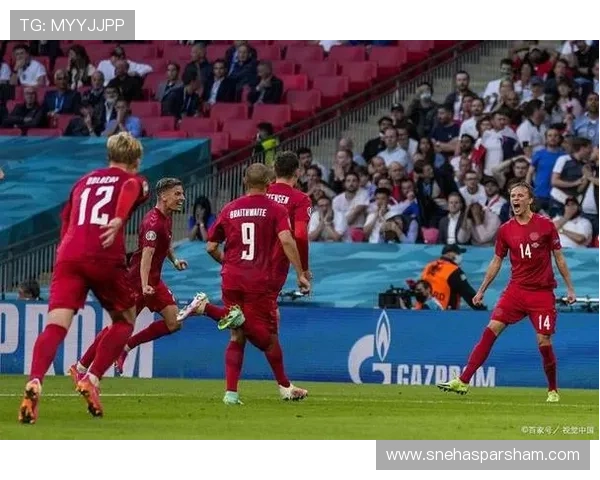 AC米兰战绩飘忽问题显现，当前阶段表现波动对赛季竞争格局带来变化