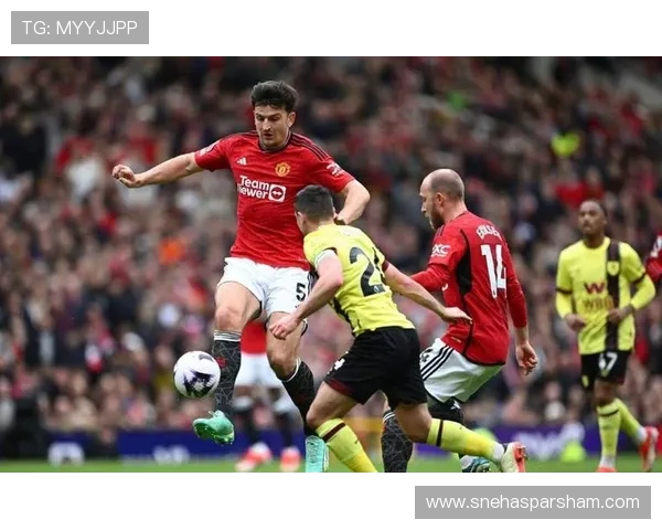 曼联转会策略面临审视,其在球队近期的竞争力波动中逐步体现。 曼联转会策略面临审视,其在球队近期的竞争力波动中逐步体现。