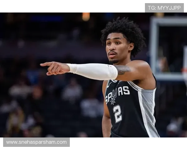 怀特挡拆创造关键得分，效率显著提升助马刺攻防转换